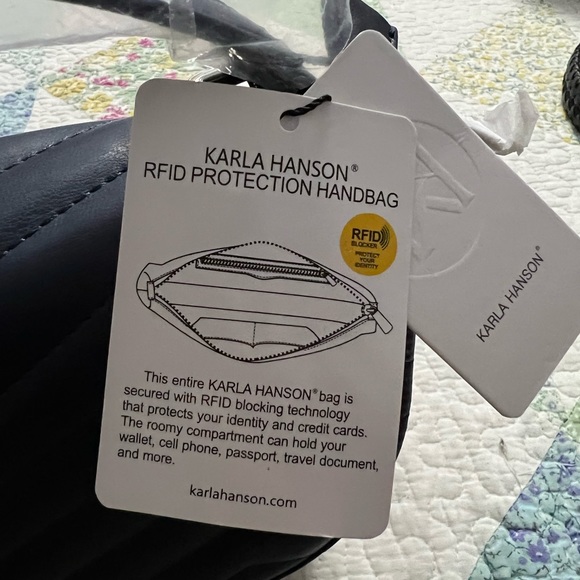 Karla Hanson 🌺 - Picture 16 of 16